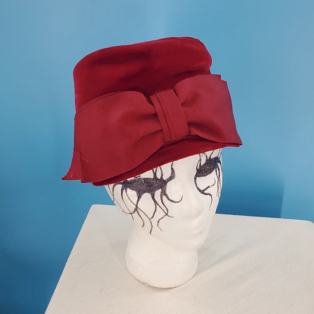 VINTAGE burgundy velvet cloche hat with bow - Picture 4 of 7